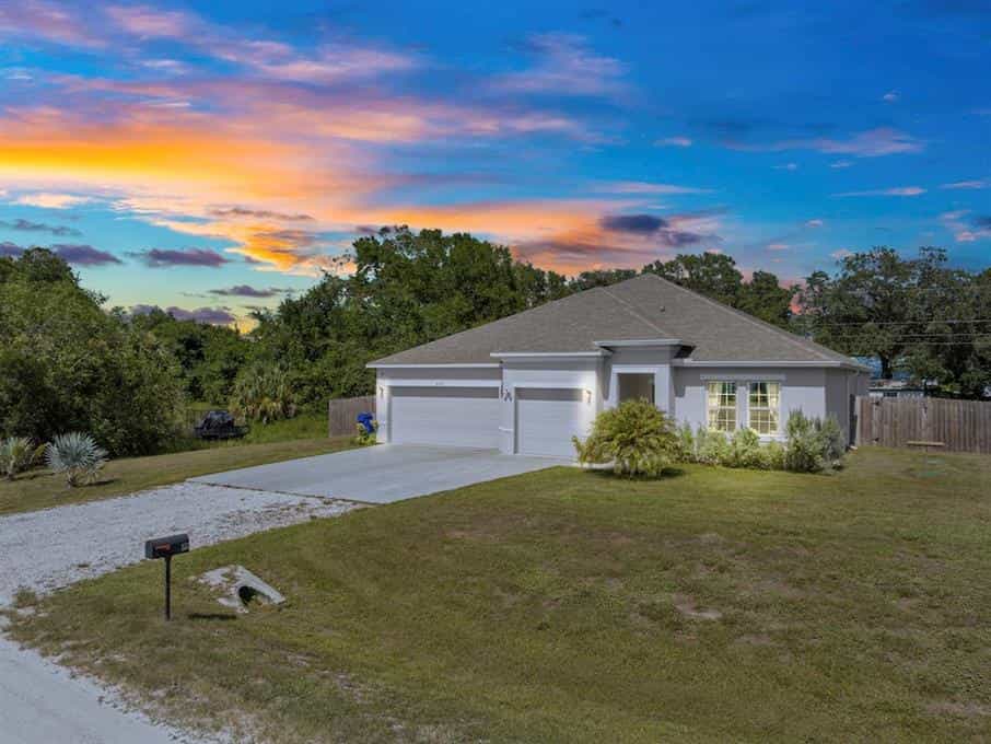 жилой дом в Vero Lake Estates, Florida 10858158