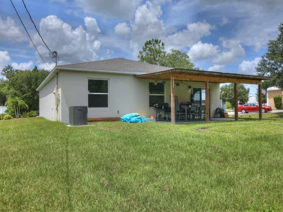 House in Vero Lake Estates, Florida 10858196