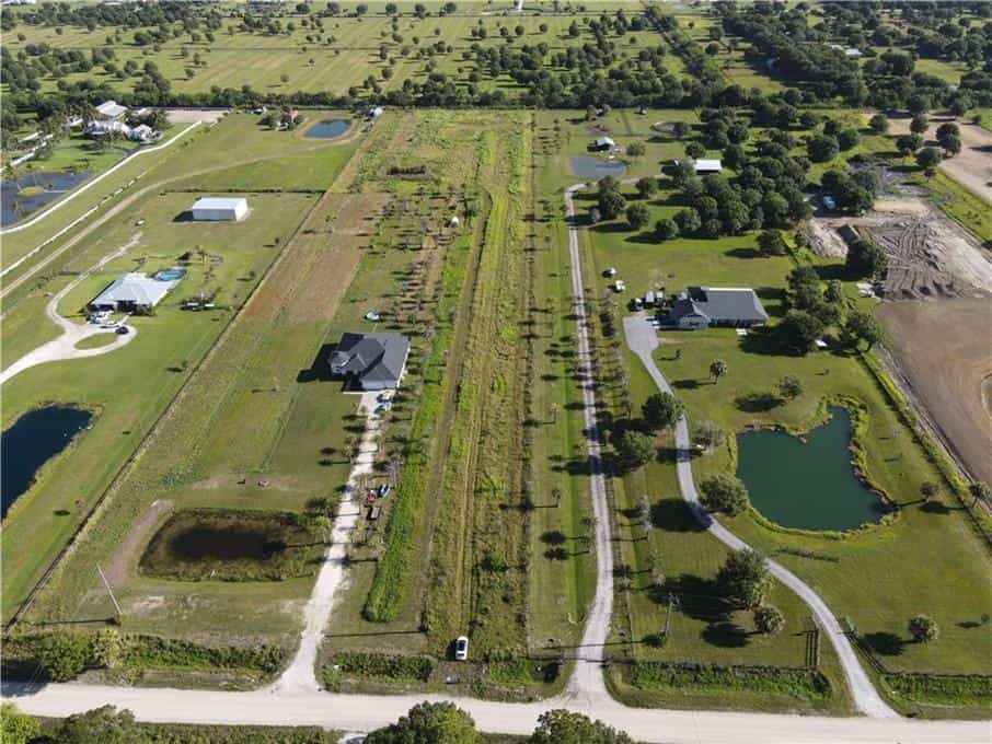 Tanah dalam Koridor Vero Barat, Florida 10858202