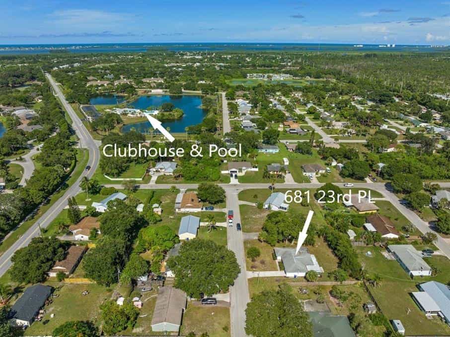 House in Vero Beach, Florida 10858218