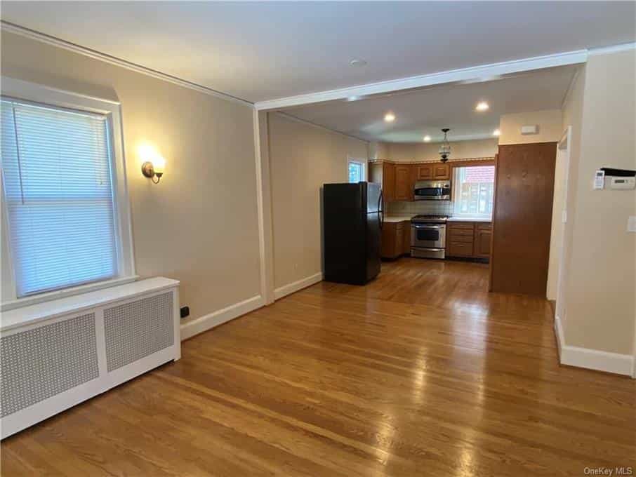House in New Rochelle, New York 10858405