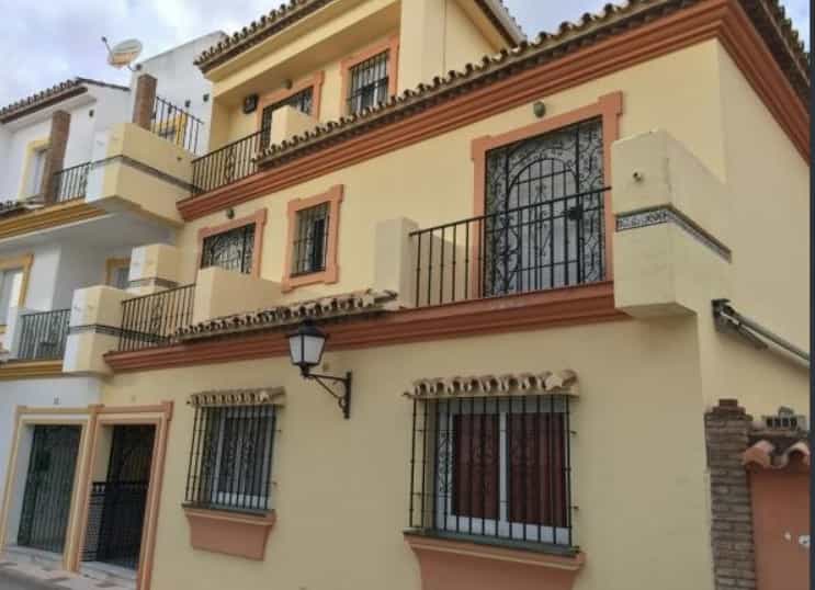 House in Estepona, Andalusia 10858643