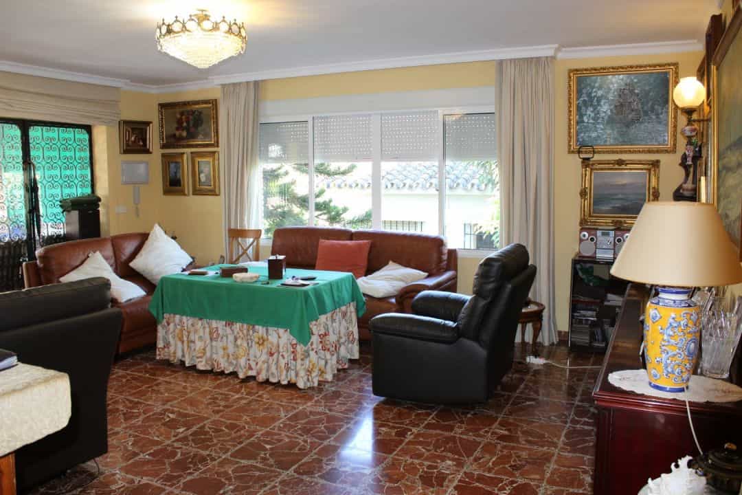 Rumah di Rincón de la Victoria, Andalucía 10859007