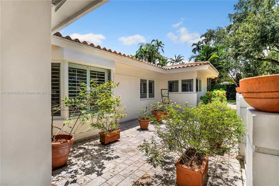 Condominium in Coral Gables, Florida 10859120