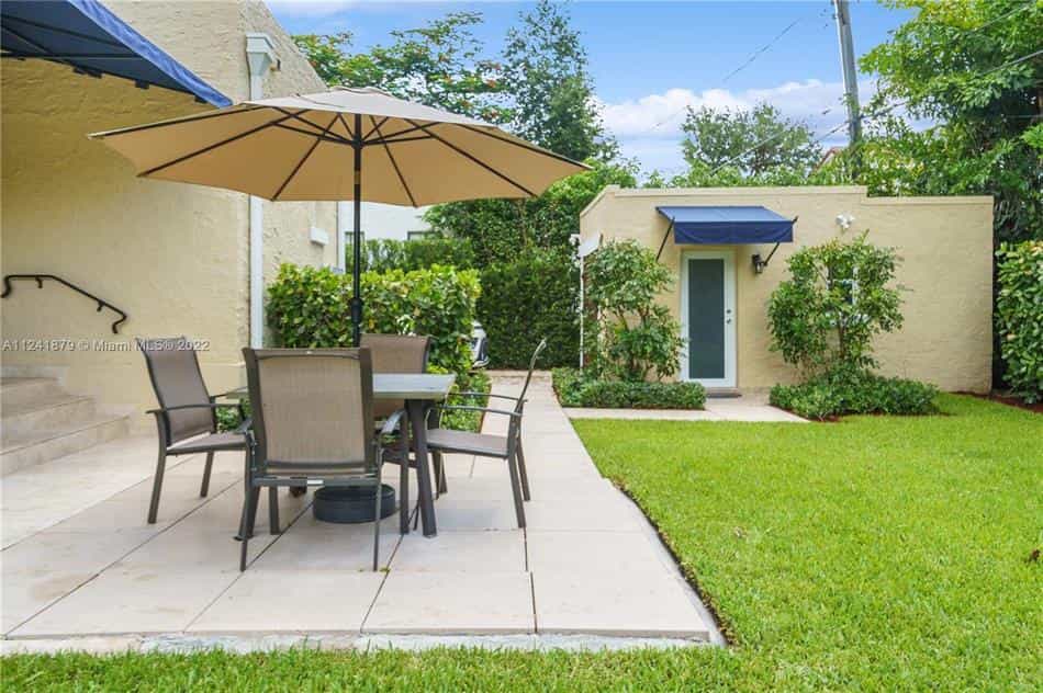 Condominium in Coral Gables, Florida 10859125