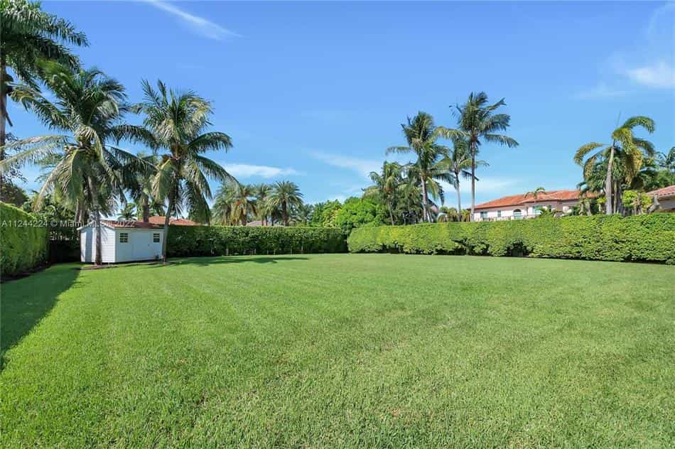 Condominium in Miami, Florida 10859171