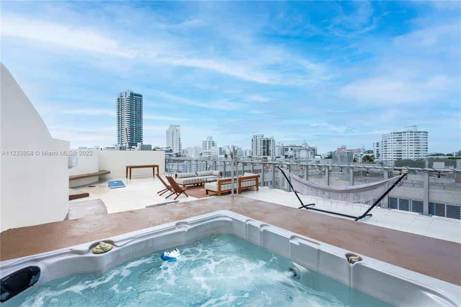 Condominium in Miami Beach, Florida 10859189