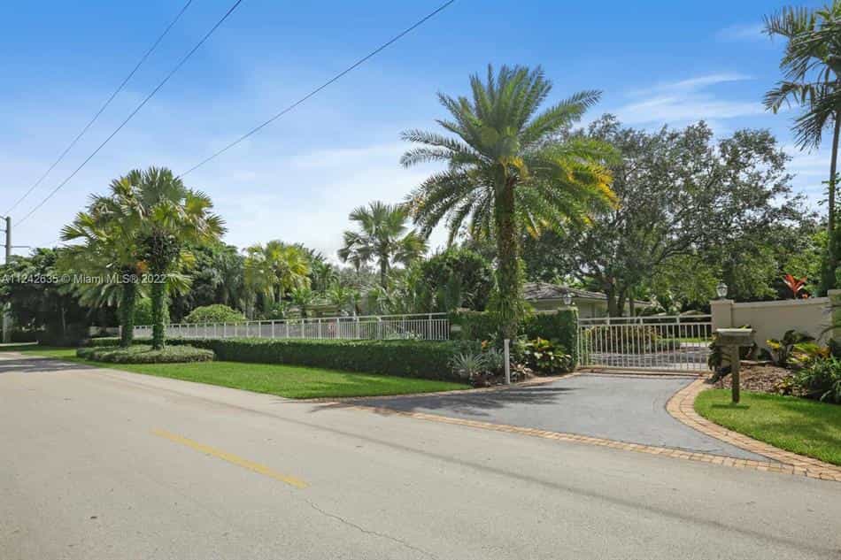 Condominium in Dennenboom, Florida 10859207