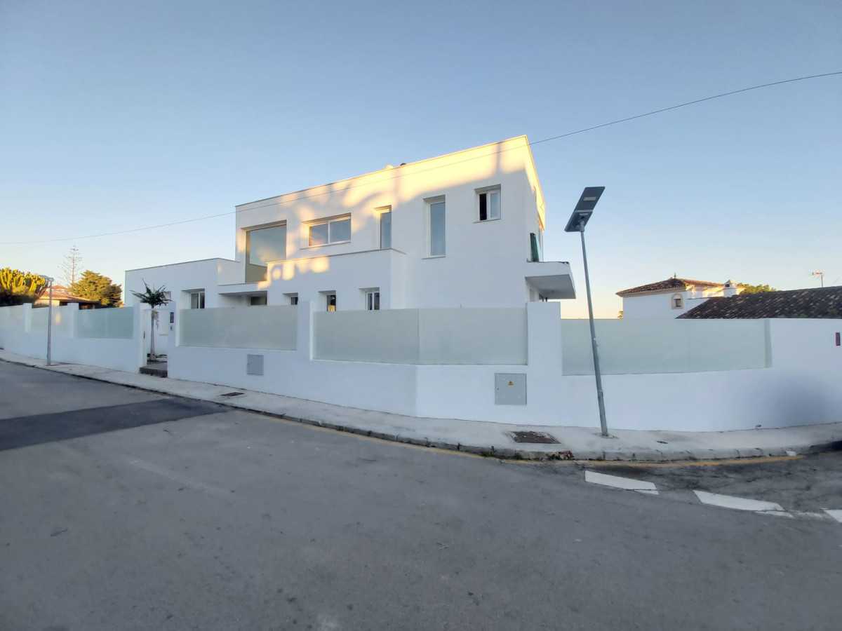 House in Estepona, Andalusia 10859211
