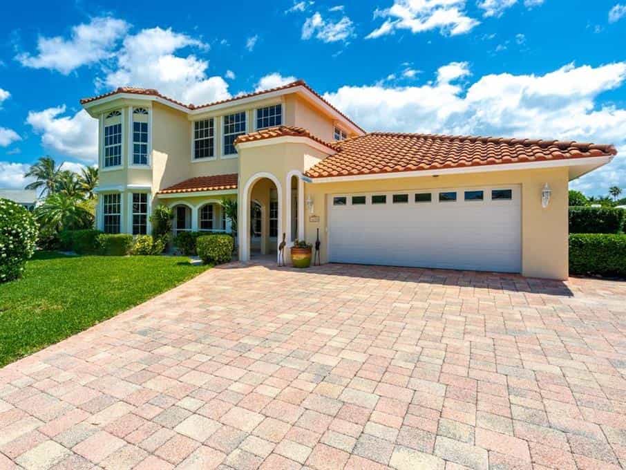 House in Sanibel, Florida 10859229