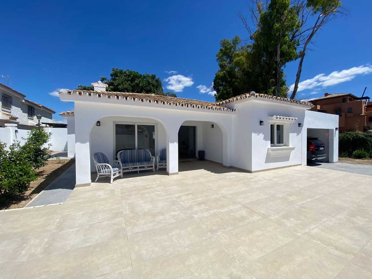 Casa nel Estepona, Andalusia 10859451