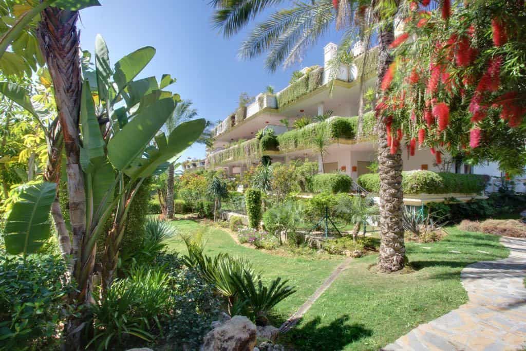 Condominium in Marbella, Andalucía 10860071