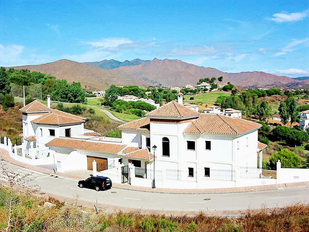 House in Fuengirola, Andalusia 10860642