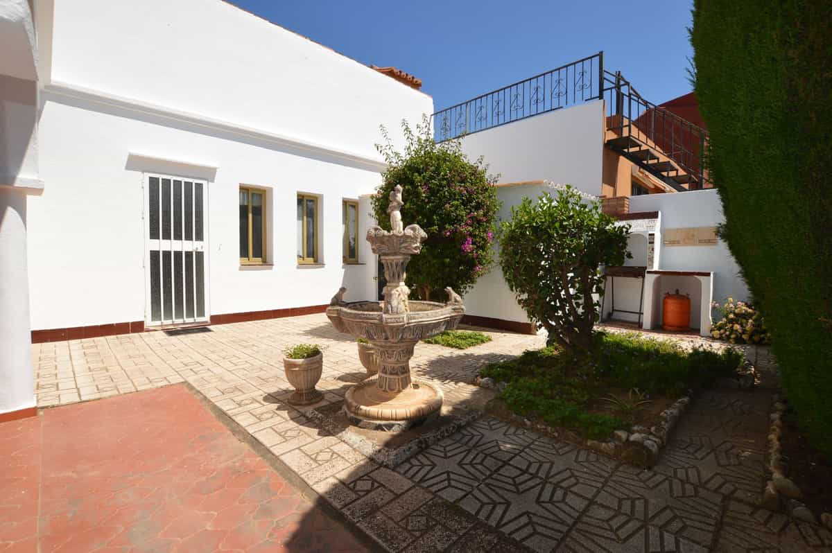 жилой дом в Fuengirola, Andalucía 10861015