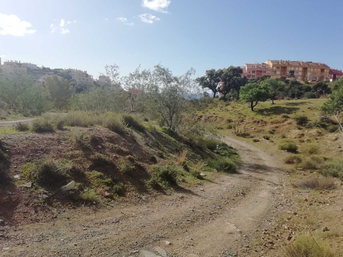 Tanah dalam Santa Fe de los Boliches, Andalusia 10861144