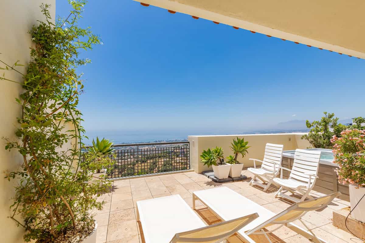 Condominium in Marbella, Andalusia 10861250
