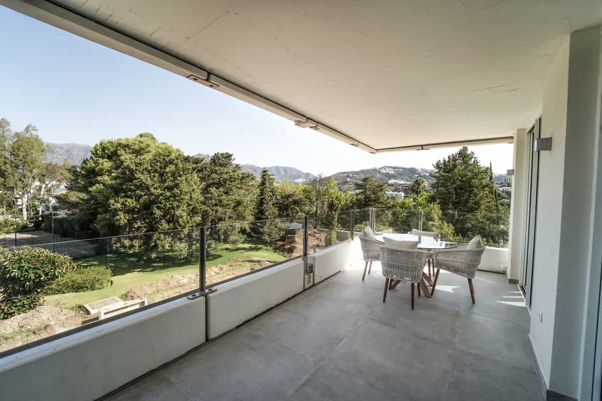 Condominium in Marbella, Andalucía 10861434