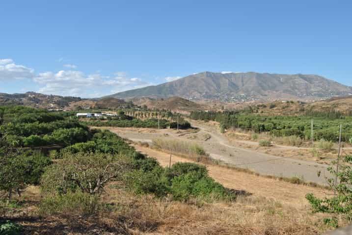 Tanah di Fuengirola, Andalusia 10862168