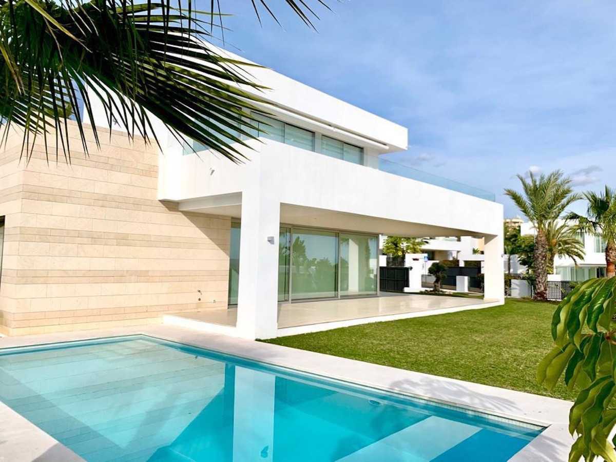 House in Marbella, Andalusia 10862827