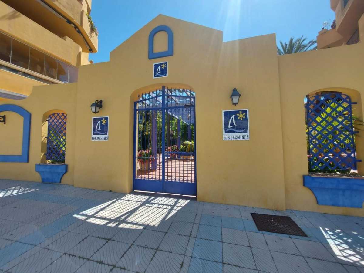 Condominium in San Pedro de Alcantara, Andalusia 10862953