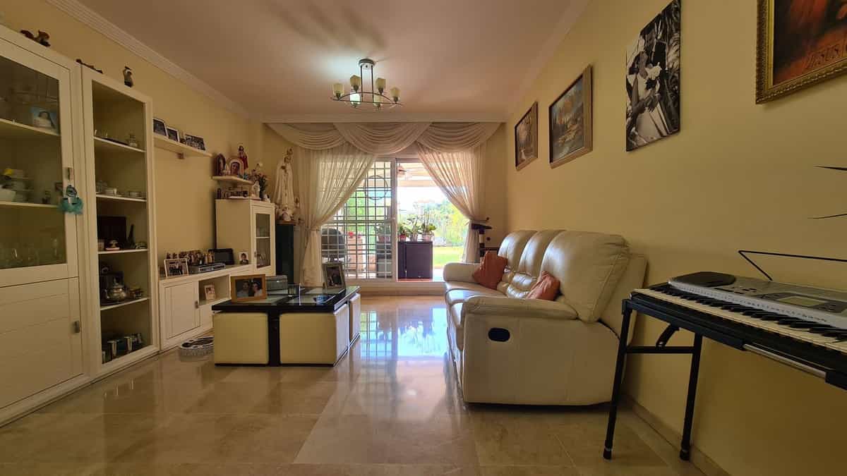 公寓 在 Benalmádena, Andalucía 10863439