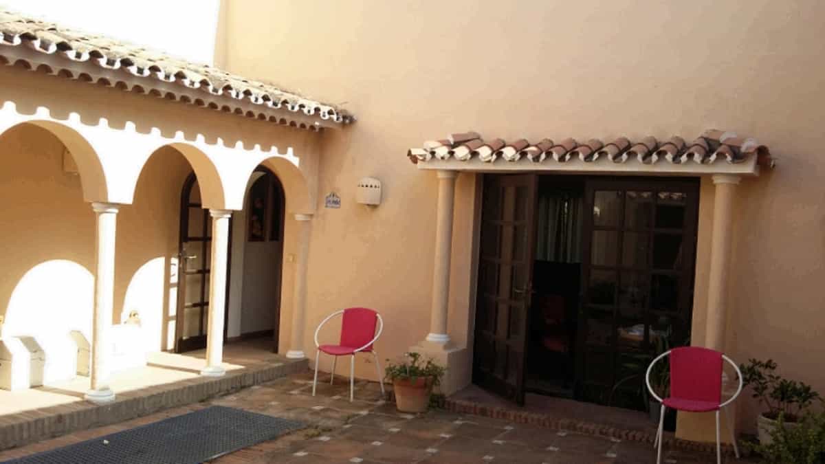 Huis in Estepona, Andalucía 10863457