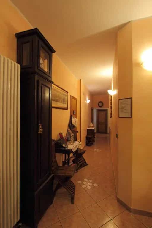Πολυ οικογένεια σε Φλωρεντία, Via della Scala 10863511