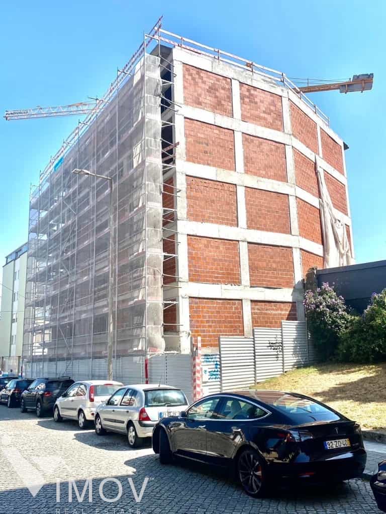 Condominium in Porto, Porto District 10863577