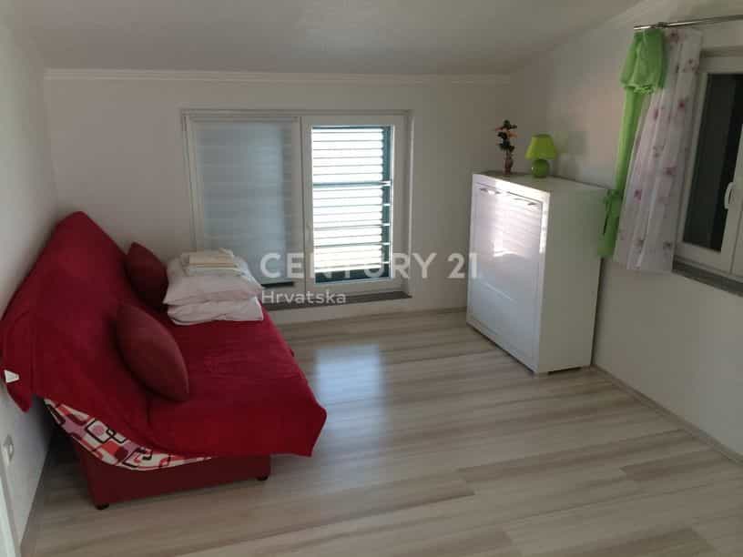House in Pag, Zadar County 10863760