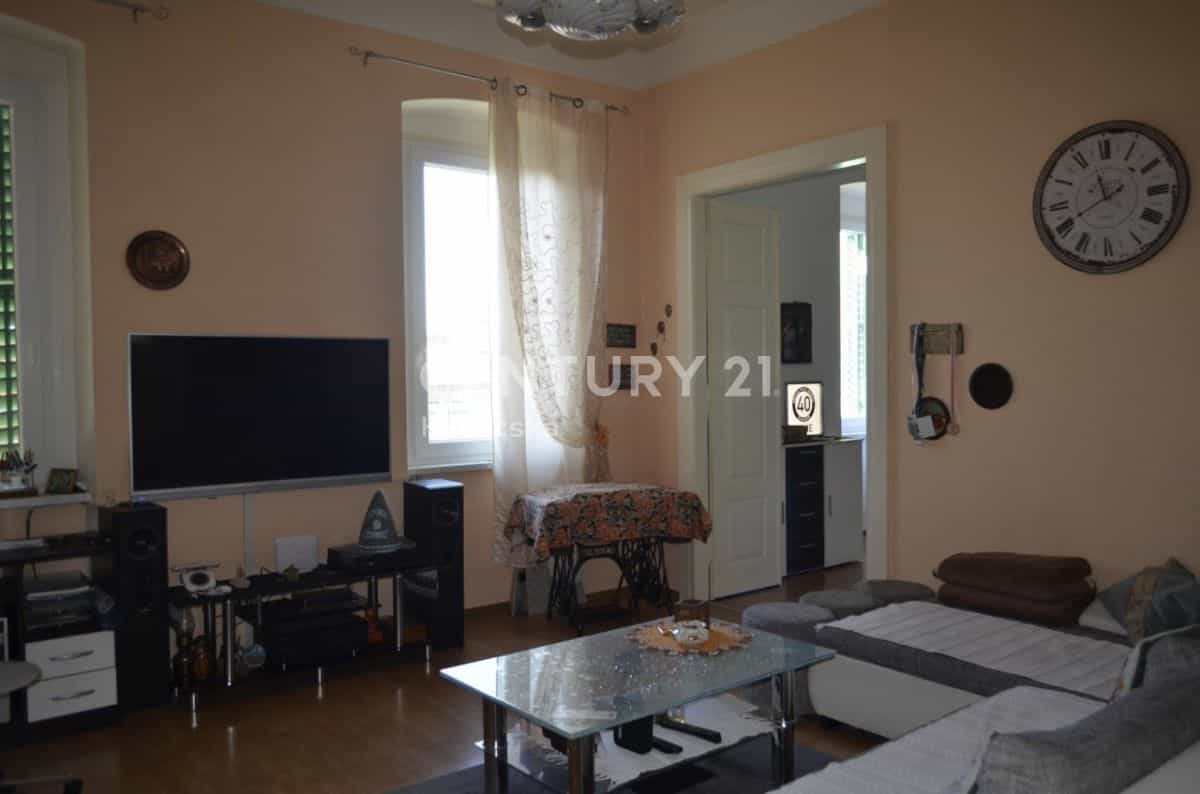 Condominium in Rijeka, Primorje-Gorski Kotar County 10863853