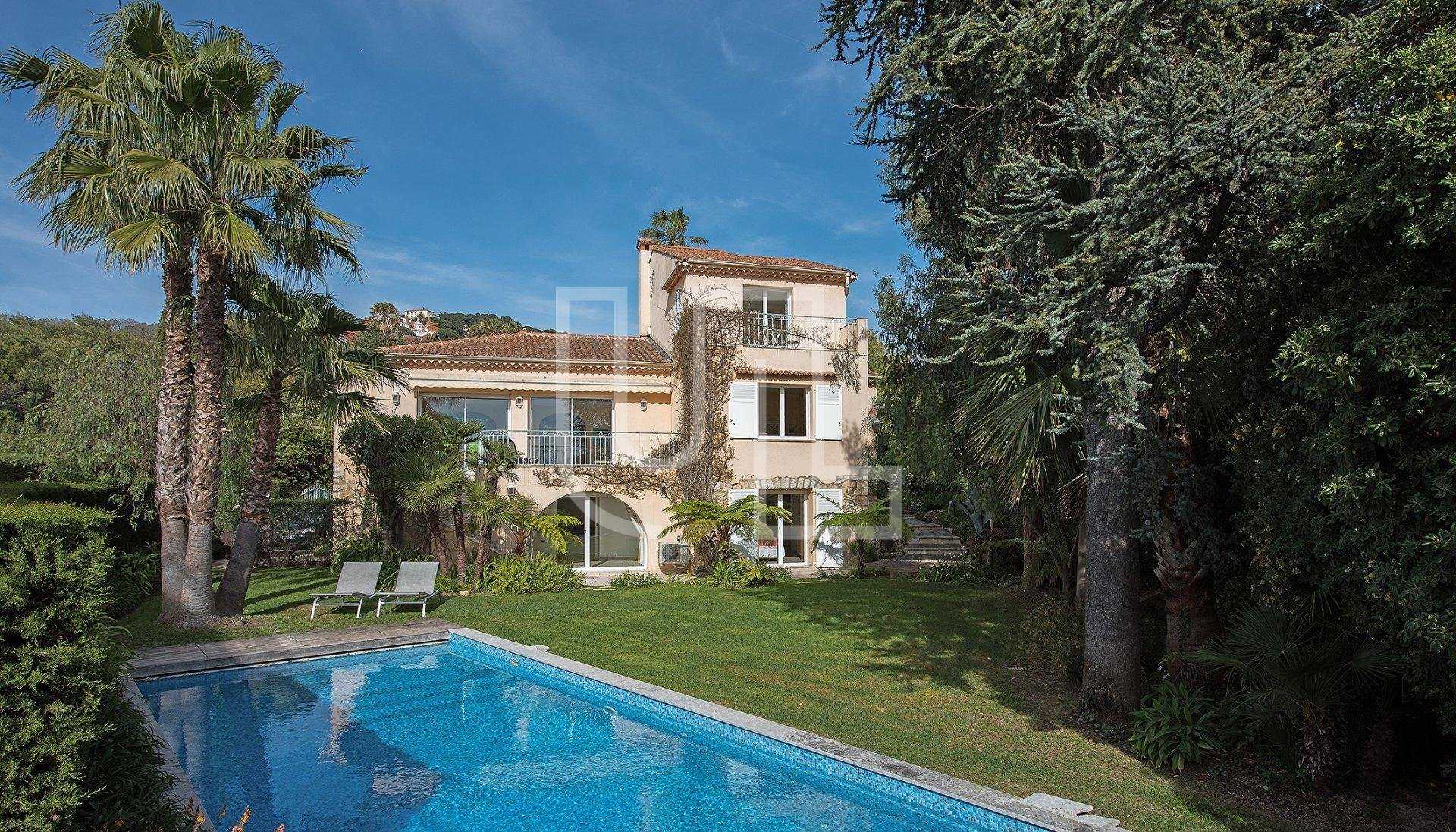 House in Cannes, Provence-Alpes-Cote d'Azur 10864130