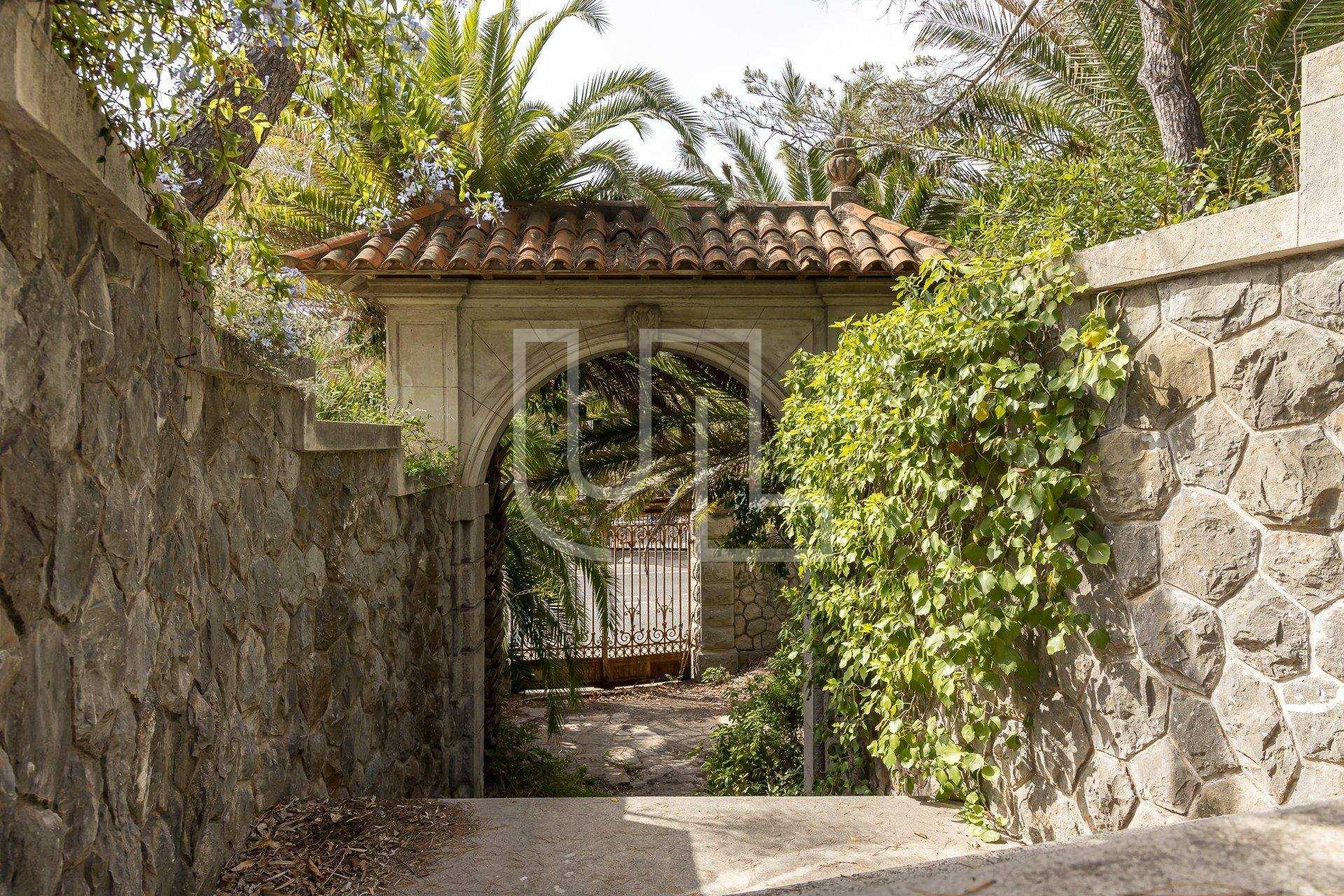 жилой дом в Saint-Raphaël, Provence-Alpes-Côte d'Azur 10864151