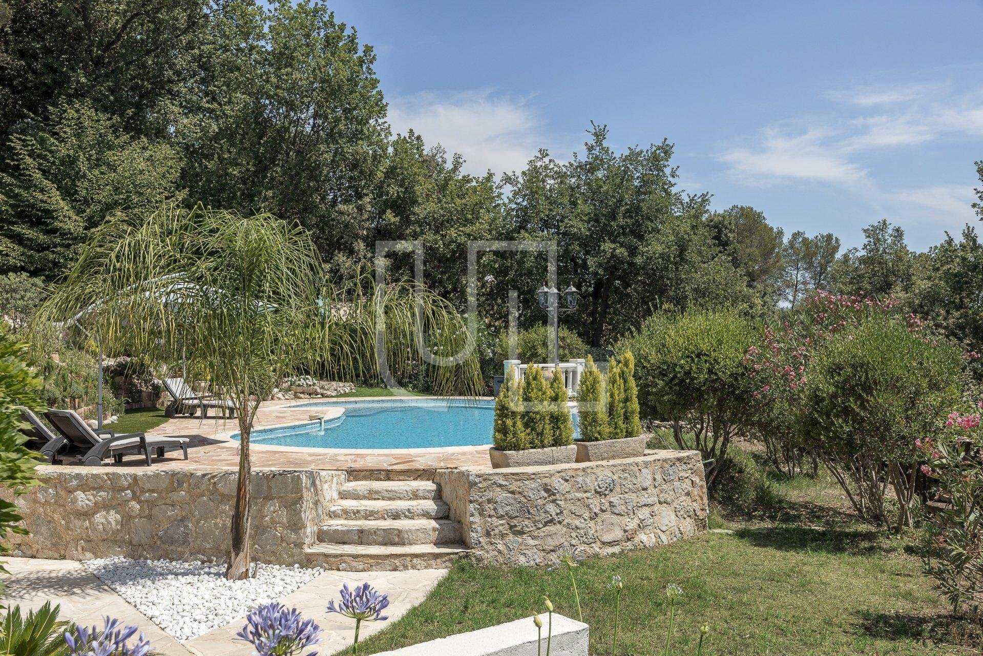 House in Roquefort-les-Pins, Provence-Alpes-Côte d'Azur 10864157