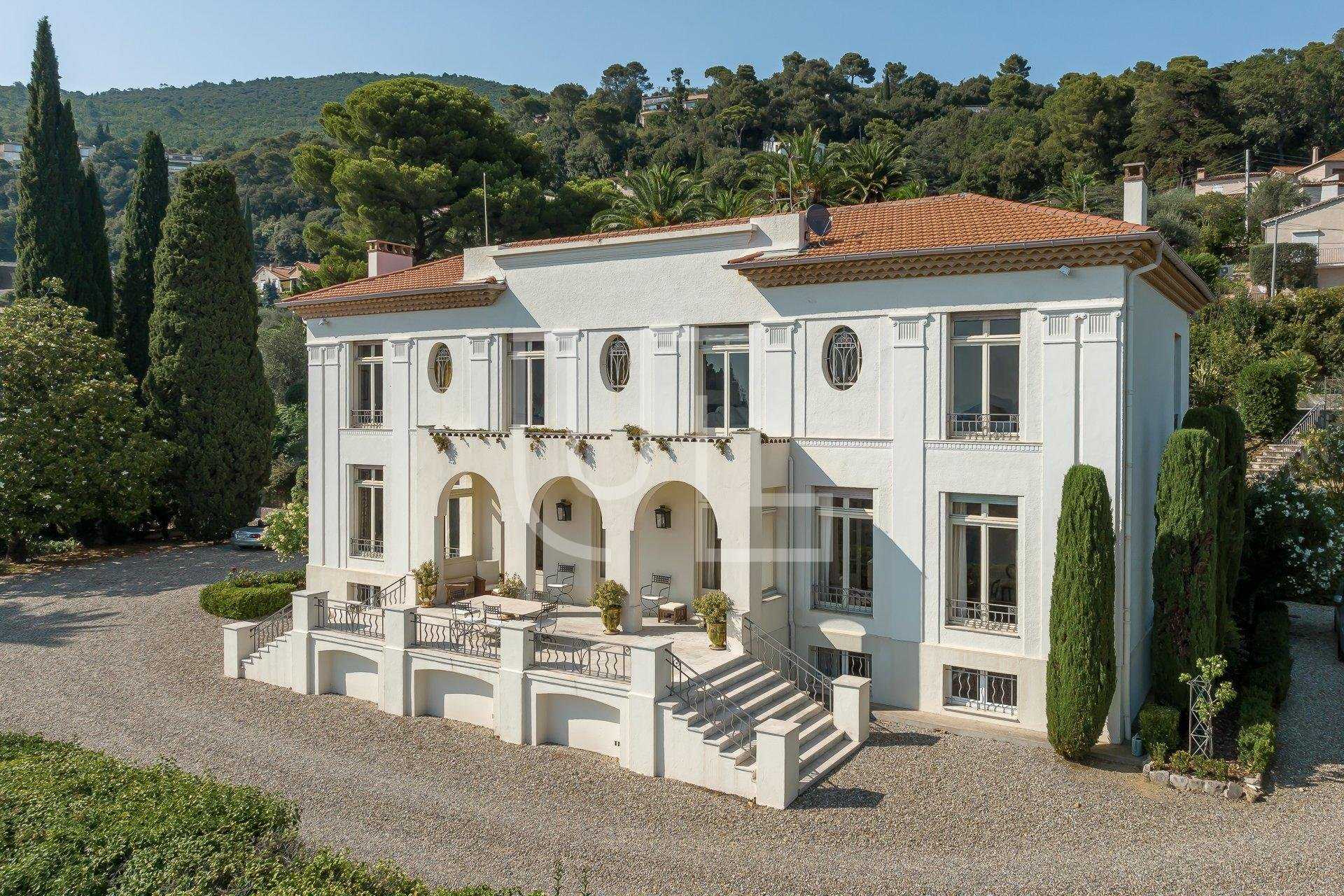 房子 在 Grasse, Provence-Alpes-Côte d'Azur 10864260