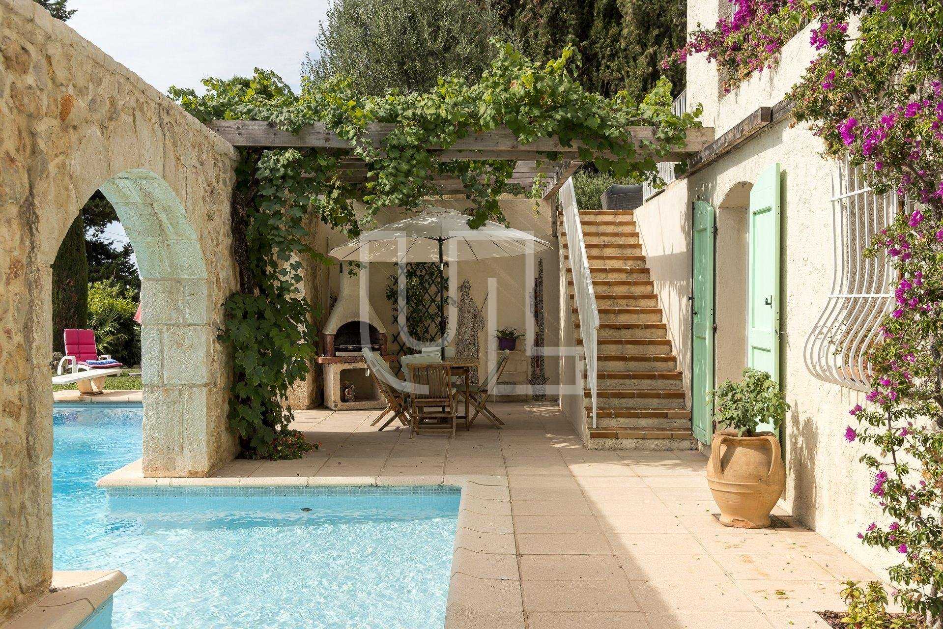 Haus im La Colle-sur-Loup, Provence-Alpes-Côte d'Azur 10864408