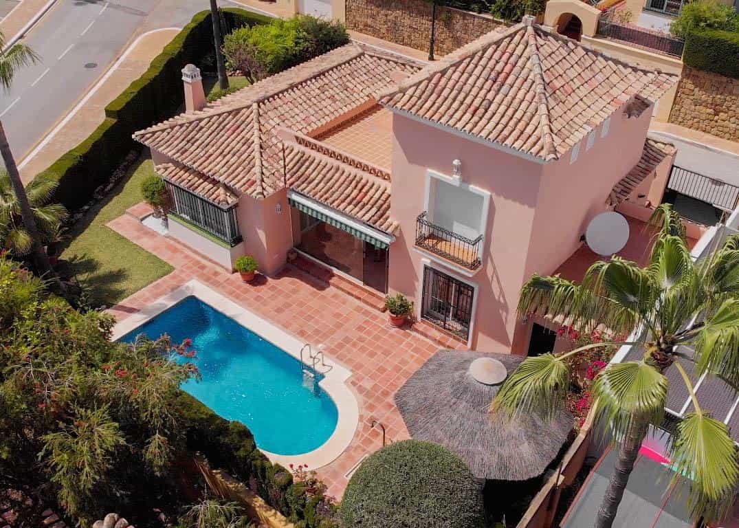 House in Marbella, Andalusia 10864752