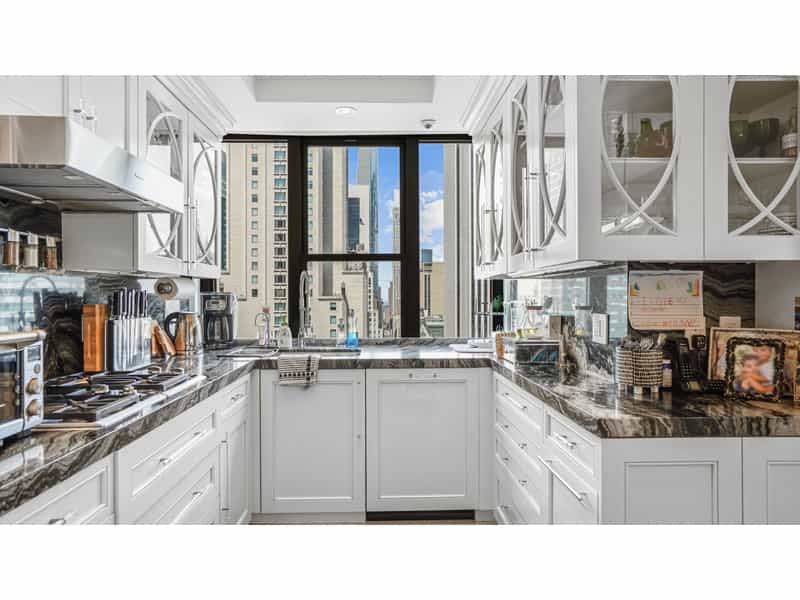 Condominium in New York, New York 10865614