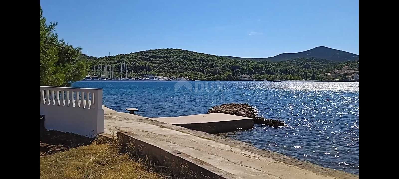 Reclame in Sutomišćica, Zadar County 10865711