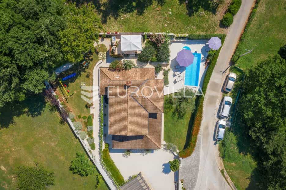 casa en Baderna, Istarska županija 10866117