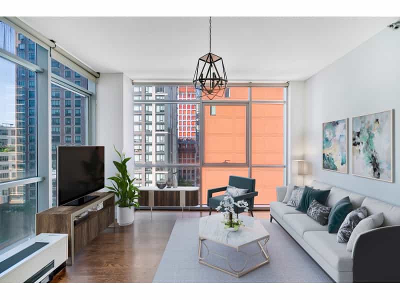 Condominium in Manhattan, New York 10866358