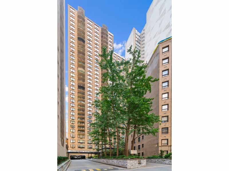Condominium in New York, New York 10866515