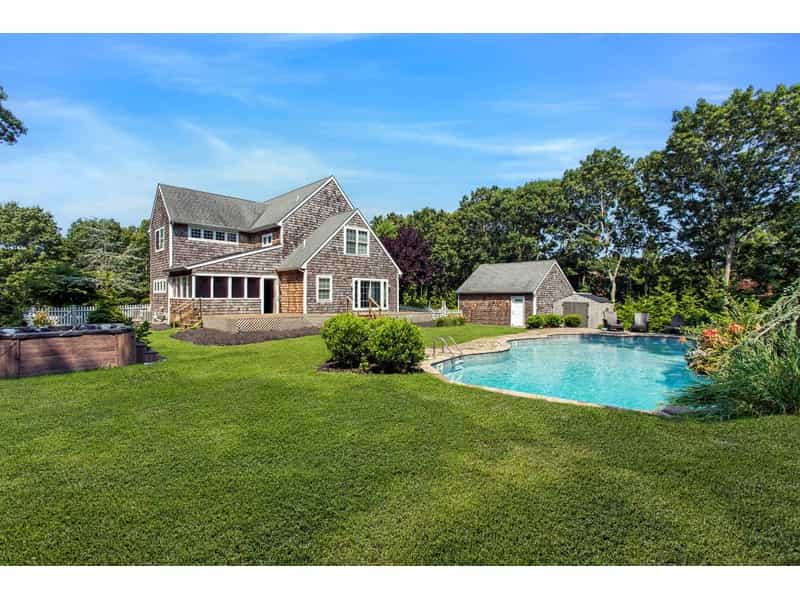 Residential in Southampton, New York 10866525