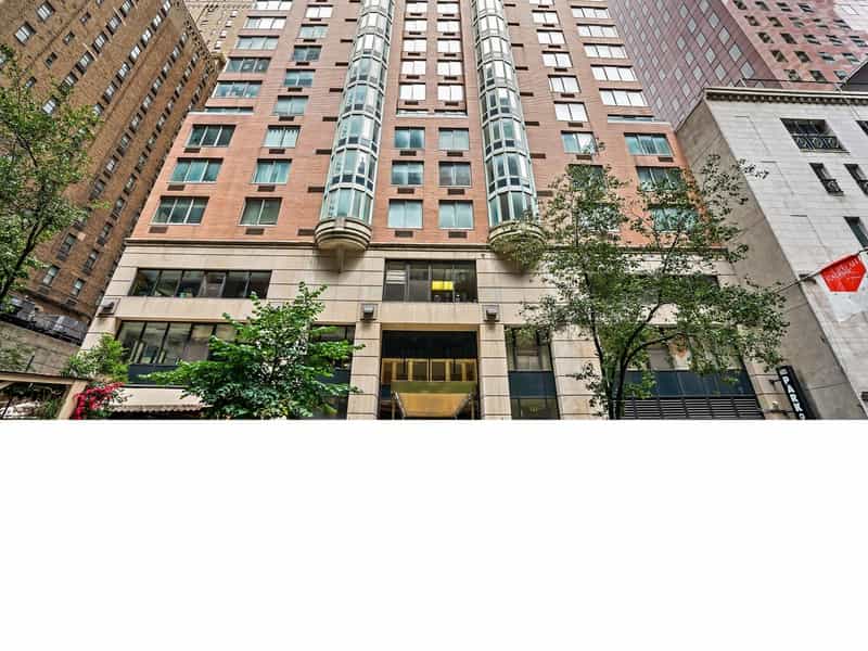 Condominium in New York, New York 10866652