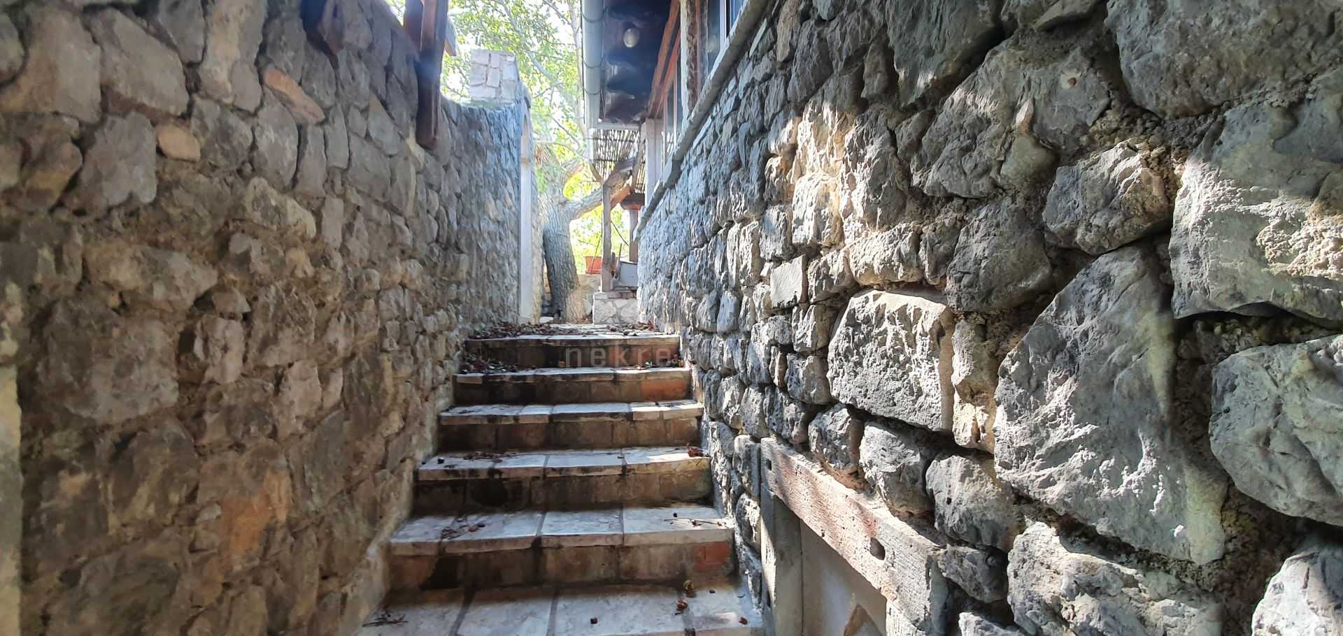 بيت في Roč, Istria County 10866936