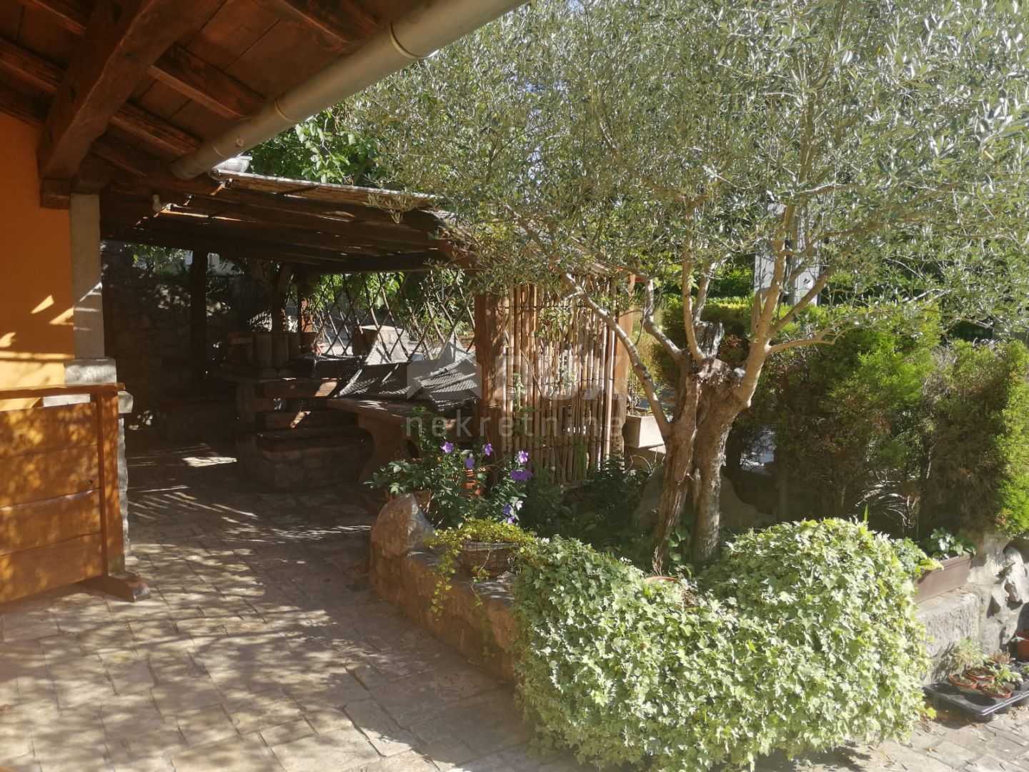 بيت في Roč, Istria County 10866936