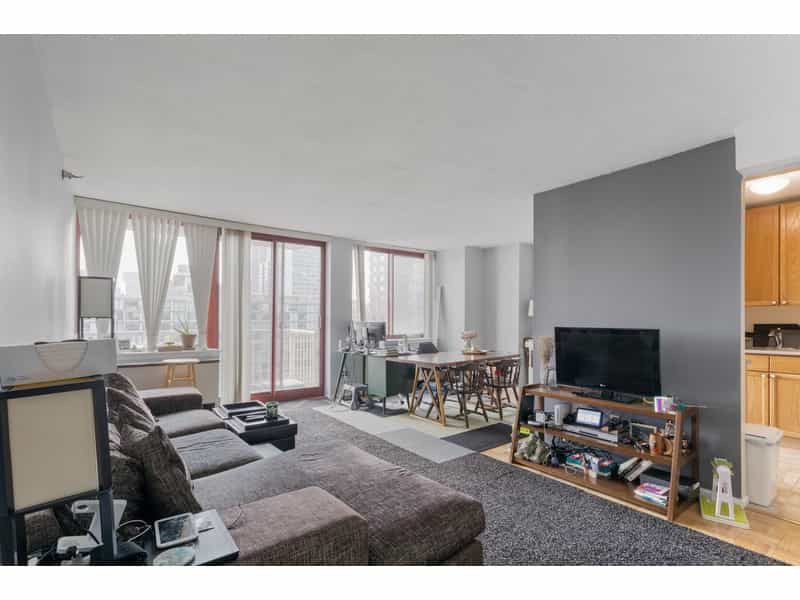 Condominium in Manhattan, New York 10867487