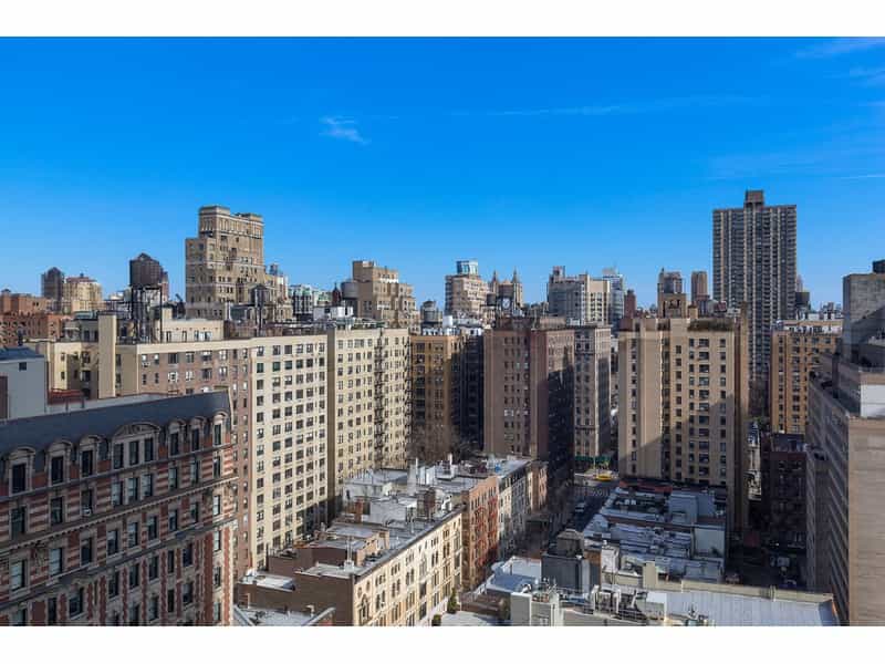 Condominium in Manhattan, New York 10867593