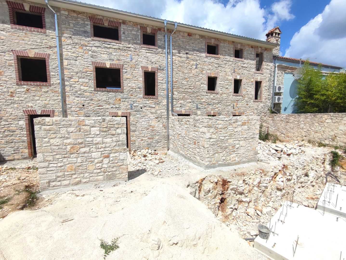房子 在 Juršići, Istarska županija 10868007