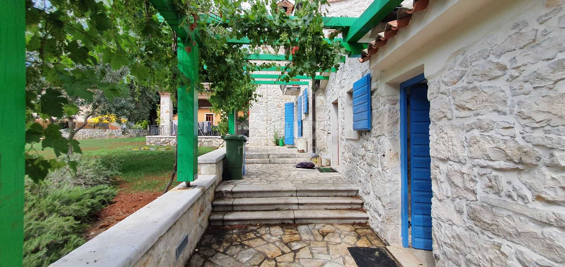 House in Kršan, Istria County 10868024
