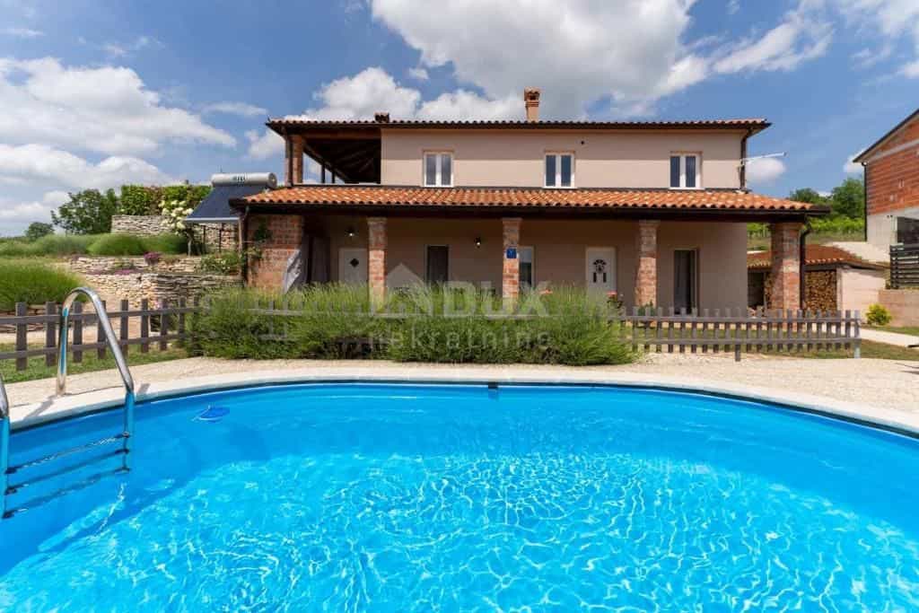 House in Oprtalj, Istarska Zupanija 10868098